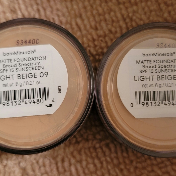 Bare Minerals Powder Foundation - Picture 2 of 3